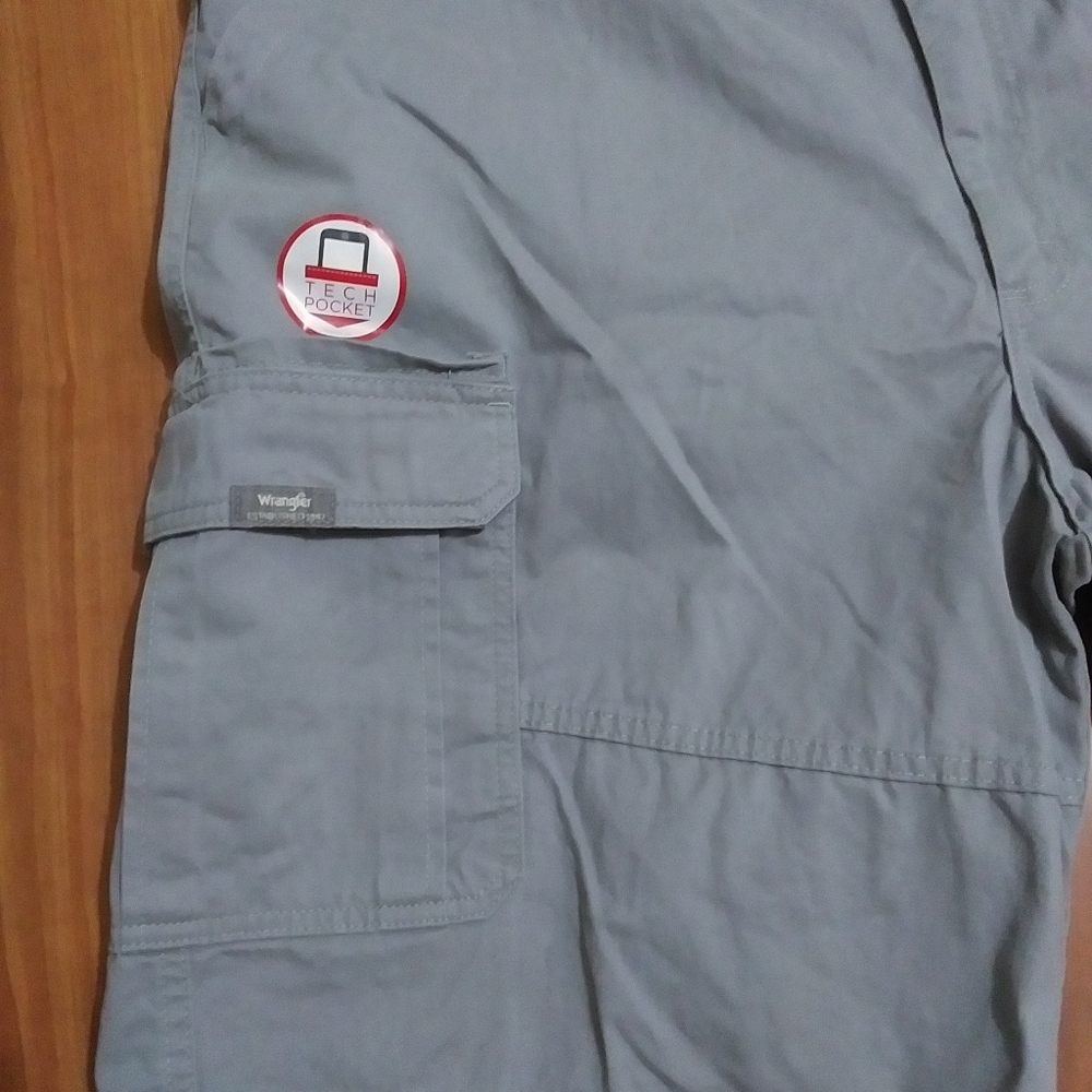 NWT! Wrangler relaxed straight cargo shorts-blue/gray color - Picture 2 of 7